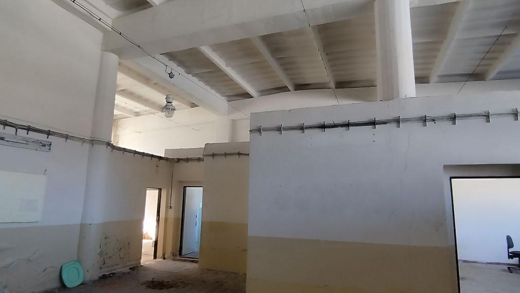 Priemyselný objekt s pozemkom na predaj – Chemolak, Smolenice