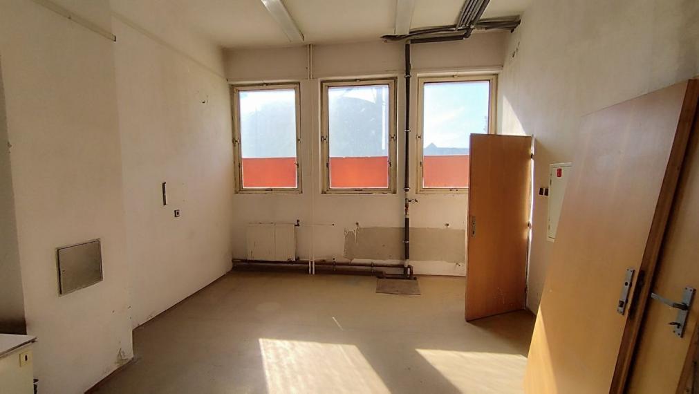 Investičná príležitosť – kompletne zrekonštruovaná ubytovňa pri železničnej stanici v Smoleniciach