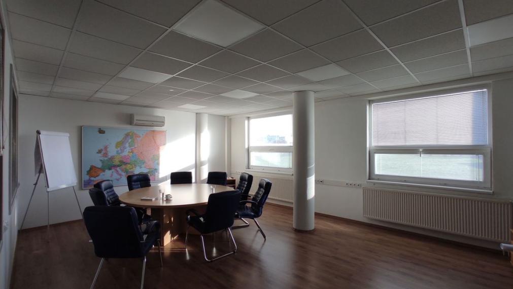 735m2 administratívna budova s možnosťou skladu na prenájom, DUNAJSKA STREDA