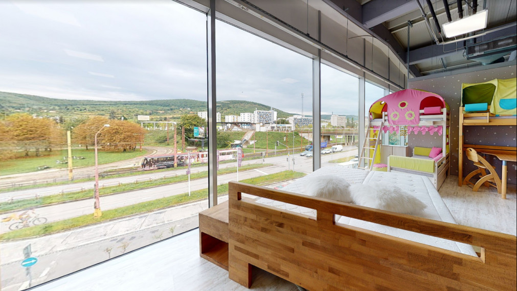 183m2 Obchodný priestor s veľkými výkladmi na Račiansku ulicu, Bratislava III