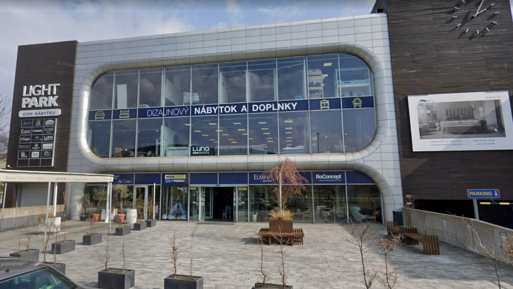 183m2 Obchodný priestor s veľkými výkladmi na Račiansku ulicu, Bratislava III