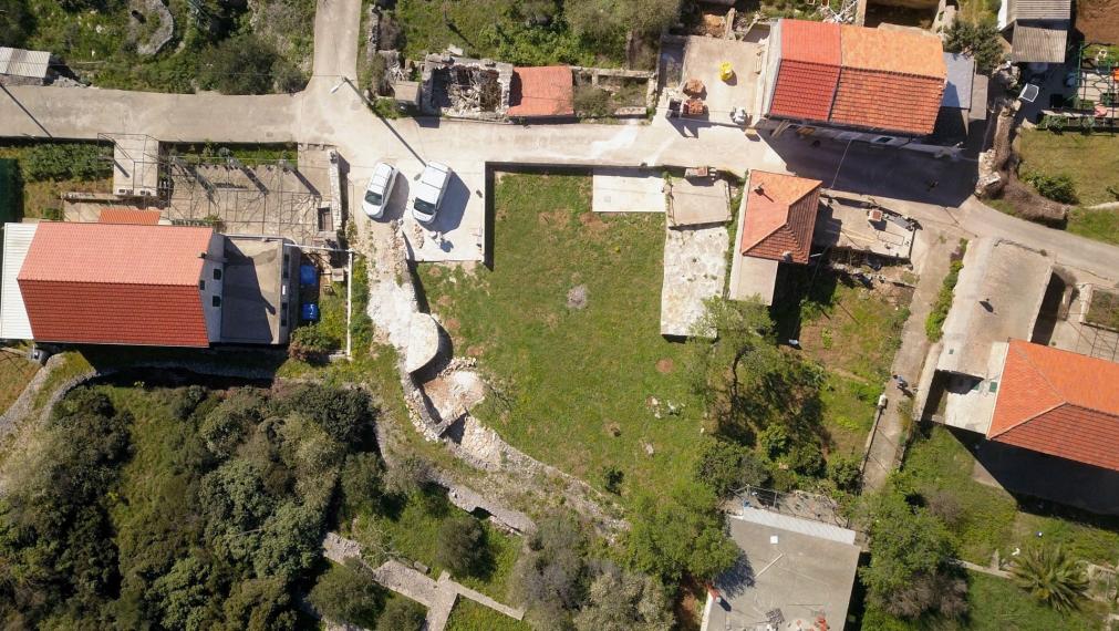 Pripravené na výstavbu: pozemok na Šolte len pár minút od mora