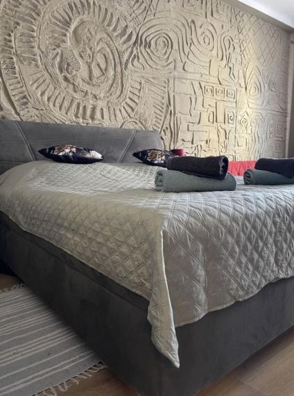 Dizajnový byt v srdci Bratislavy – 42 m² pokoja a funkčnosti