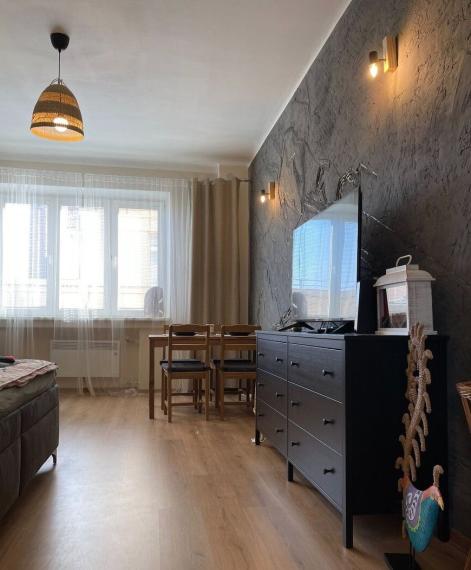 Dizajnový byt v srdci Bratislavy – 42 m² pokoja a funkčnosti