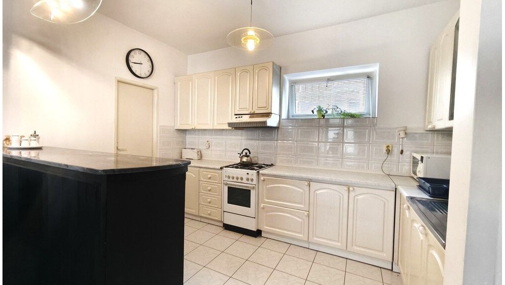 Na predaj - 4-izbový rodinný dom, ul. Alstrova, Bratislava III TOP