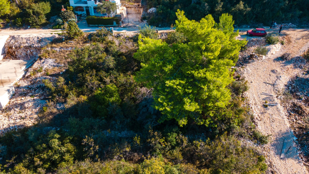 Kúsok raja na predaj – pozemok v srdci Dalmácie