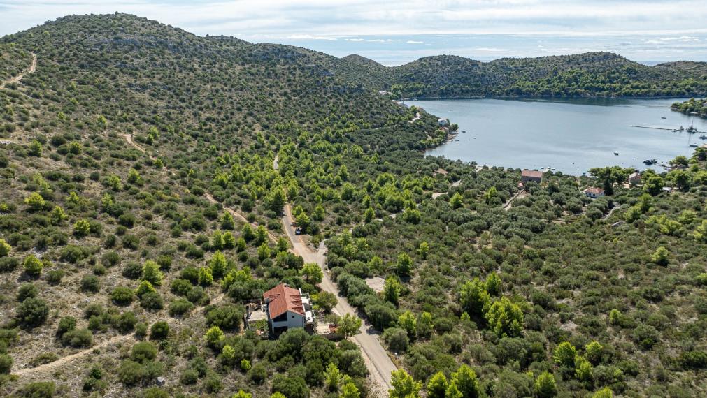 Lastovo: Stavebný pozemok pre rodinný dom v jednej z najpokojnejších zátok Chorvátska