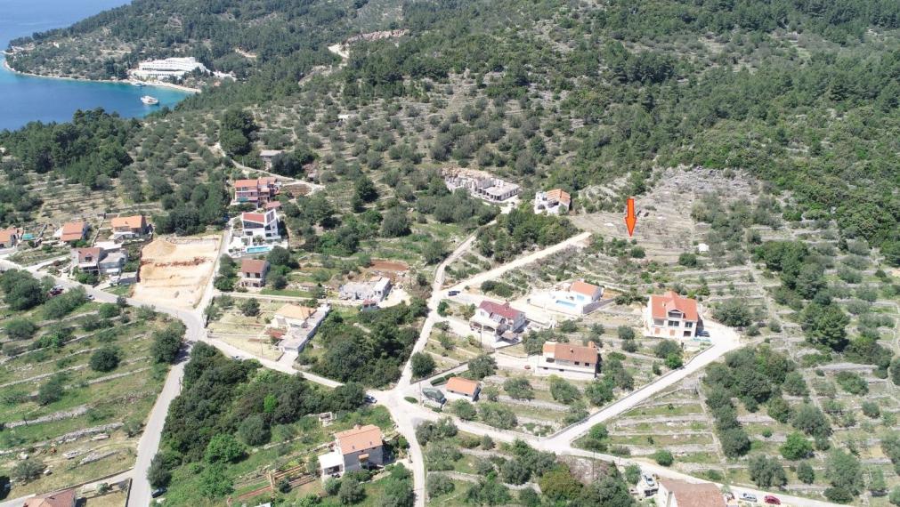 Stavebný pozemok 475 m² vo Vela Luke – Pokojná lokalita blízko centra