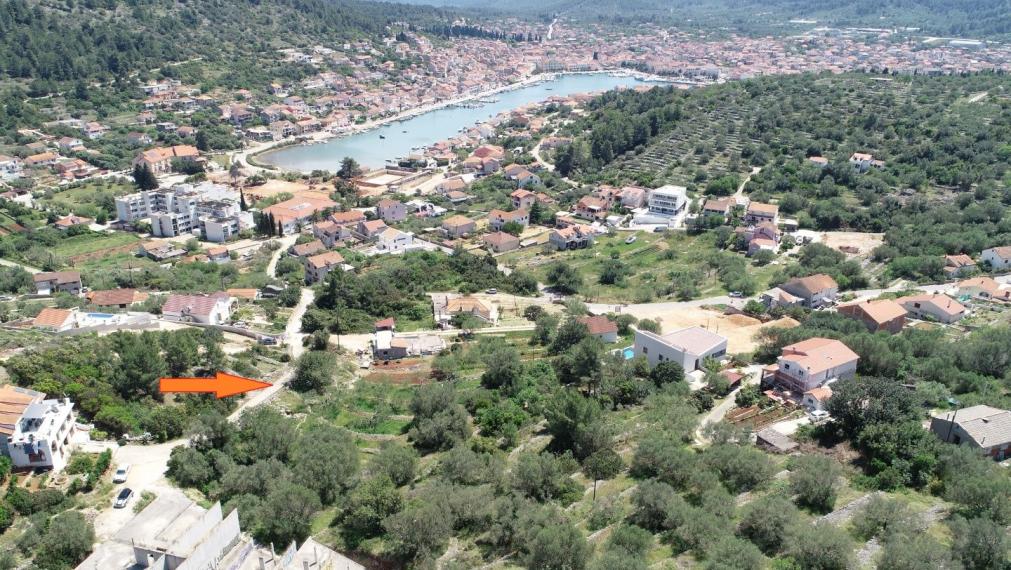 Stavebný pozemok 1355 m² s výhľadom na more – investičná príležitosť vo Vela Luke