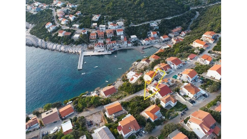 Exkluzívny pozemok s výhľadom na more a projektom v cene – Zavalatica, Korčula