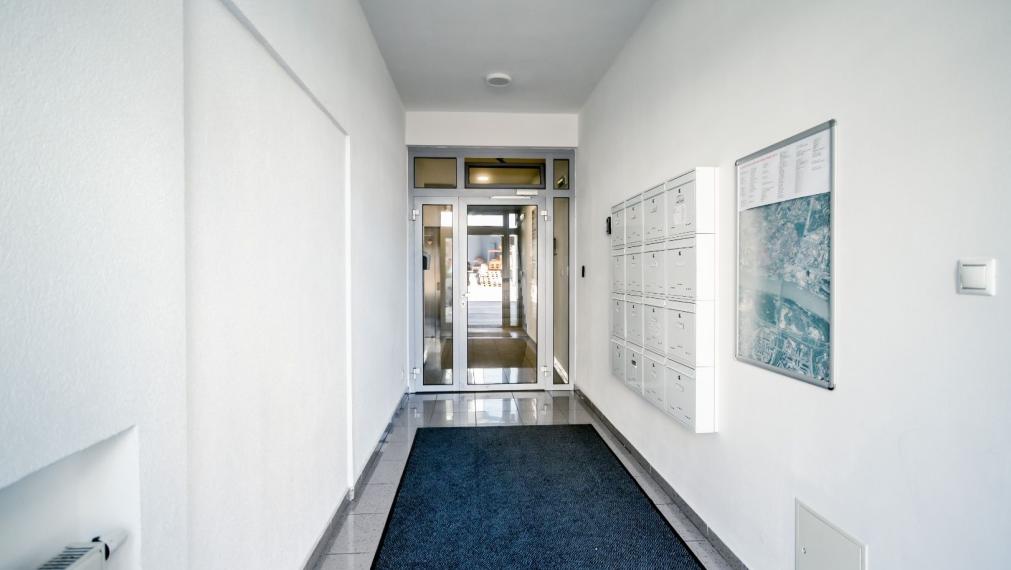 Reprezentatívna polyfunkčná budova so skladom a parkovaním v atraktívnej lokalite, Bratislava - Nové Mesto TOP