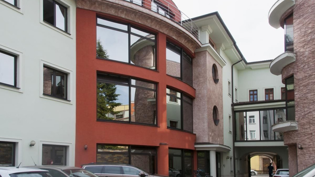 Obchodno-kancelársky priestor na prízemí, s vlastným vstupom 79,15m2 v centre na Panenskej ulici - Staré Mesto TOP