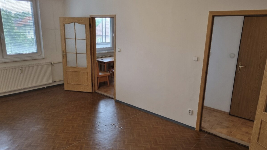 Priestranný 3-izbový byt s loggiou v centre Senca – ideálny na bývanie aj investíciu