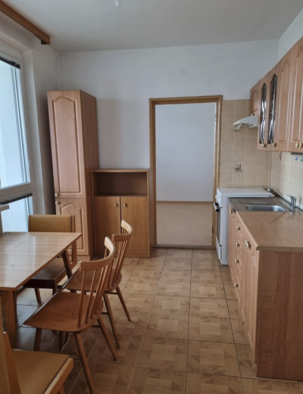 Priestranný 3-izbový byt s loggiou v centre Senca – ideálny na bývanie aj investíciu