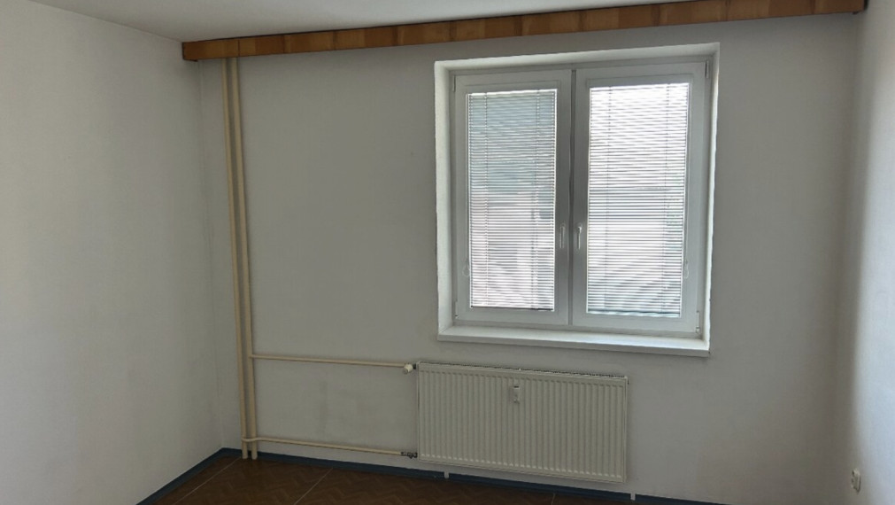 Priestranný 3-izbový byt s loggiou v centre Senca – ideálny na bývanie aj investíciu