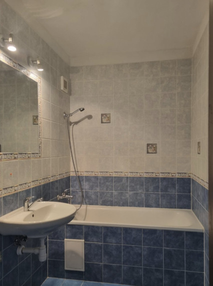 Priestranný 3-izbový byt s loggiou v centre Senca – ideálny na bývanie aj investíciu