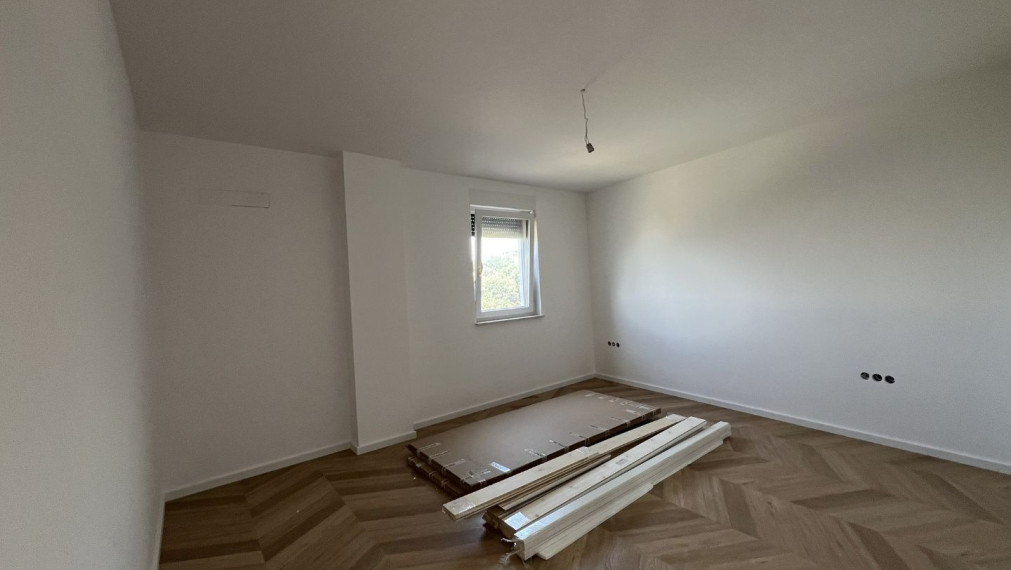 Štýlový 3-izbový byt v novostavbe pri mori – Mandre, Pag