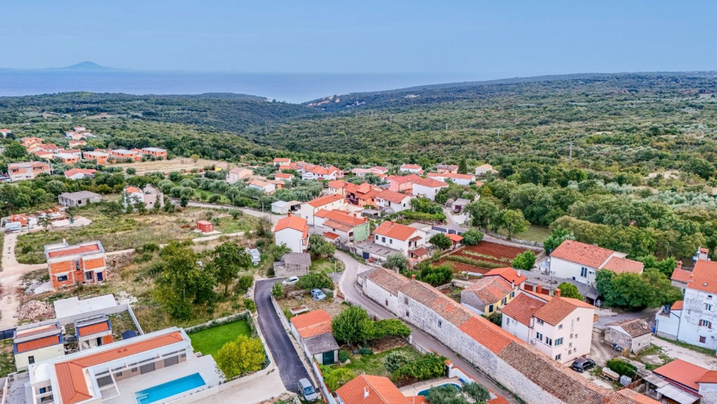 Krásny dvojdom s bazénom a výhľadom na more – Peruški