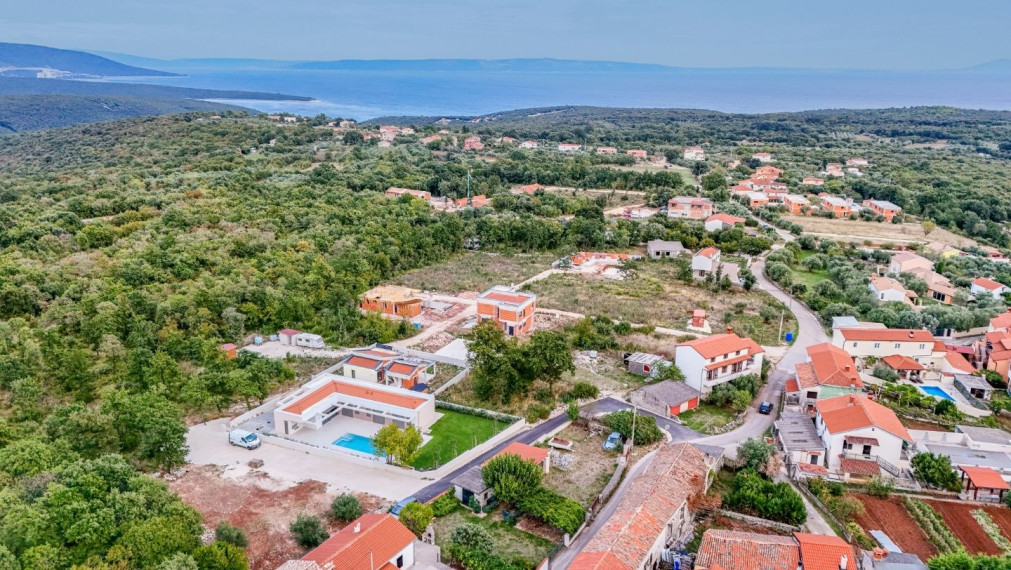 Krásny dvojdom s bazénom a výhľadom na more – Peruški