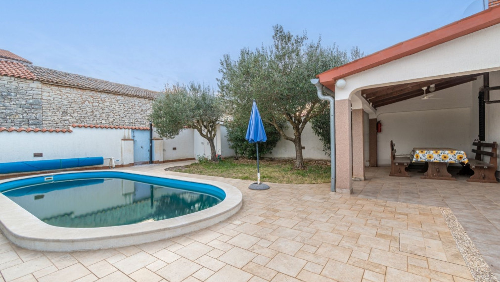 Krásny dvojdom s bazénom a výhľadom na more – Peruški