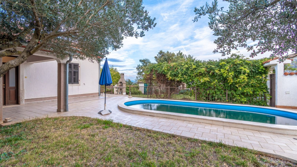 Krásny dvojdom s bazénom a výhľadom na more – Peruški