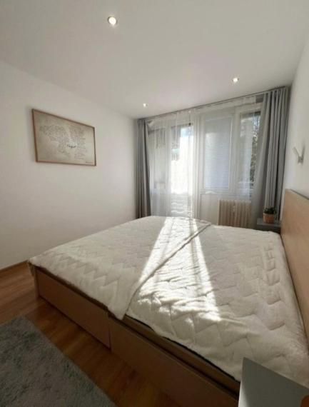 Na prenájom zrekonštruovaný 2i byt, Komárnická ulica