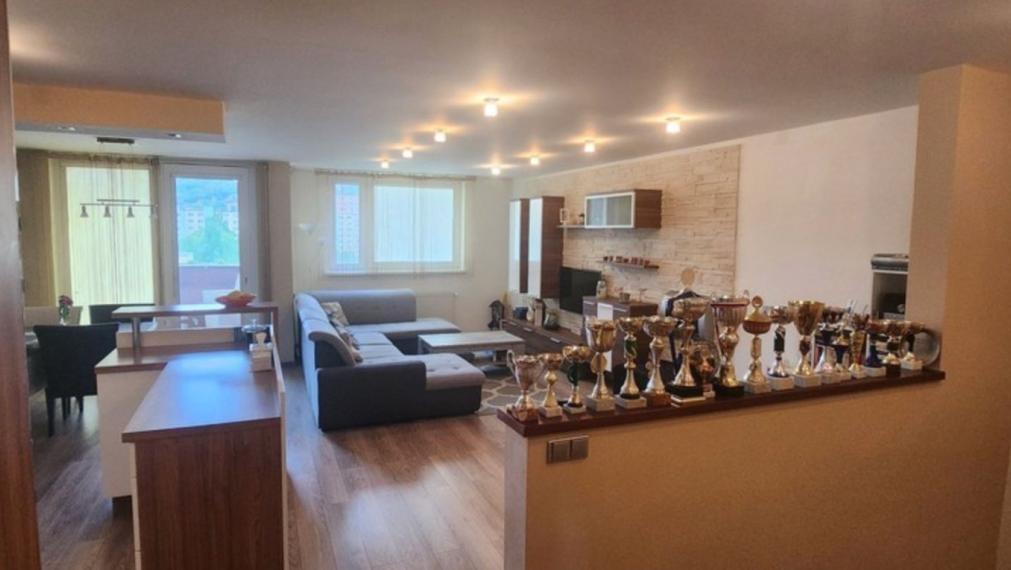 Predaj zariadeného mezonetu - Bratislava IV, Saratovská