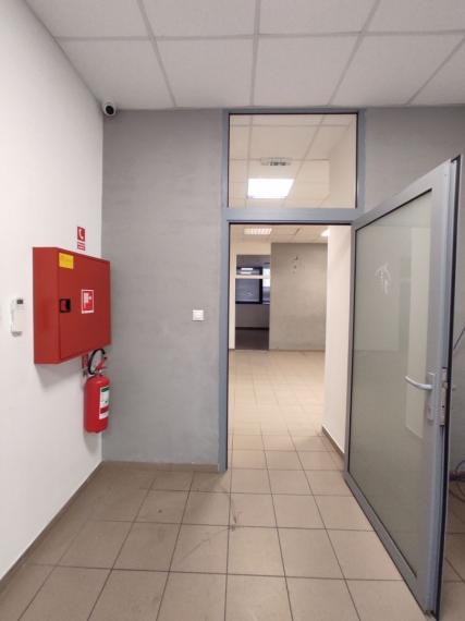 300m2 priestor so ZDRAVOTNÍCKYM ŠTANDARDOM, vysokými stropmi, 2 vstupmi a parkovaním, Hotel Bratislava TOP