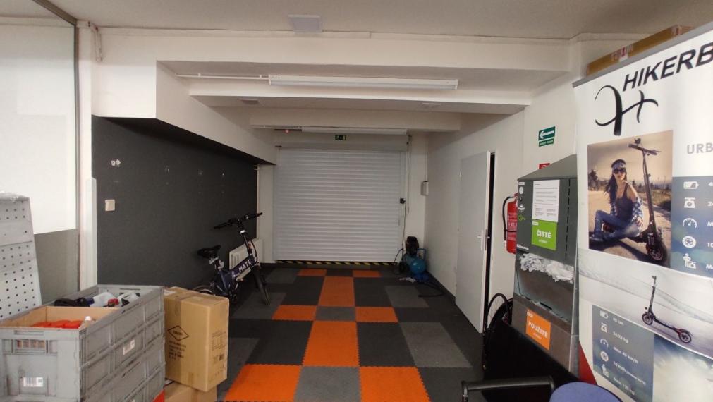 Obchodno-servisno skladový priestor na Račianskej ulici v Novom Meste, 140 m2