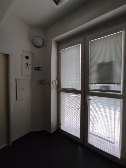 Obchodno-servisno skladový priestor na Račianskej ulici v Novom Meste, 140 m2