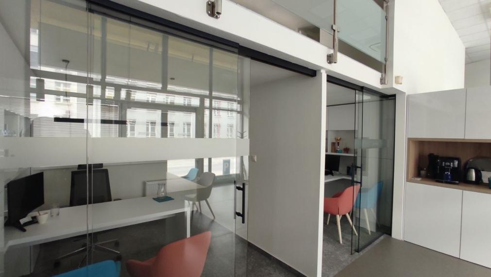 Obchodno-administratívny priestor s preskleným výkladom na Račiansku ulicu, 140m2