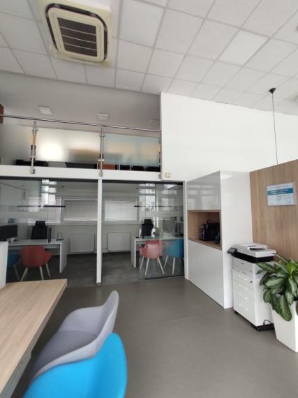 Obchodno-administratívny priestor s preskleným výkladom na Račiansku ulicu, 140m2