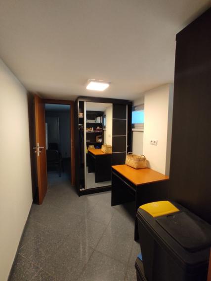 Obchodno-administratívny priestor s preskleným výkladom na Račiansku ulicu, 140m2