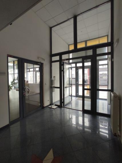 Obchodno-administratívny priestor s preskleným výkladom na Račiansku ulicu, 140m2