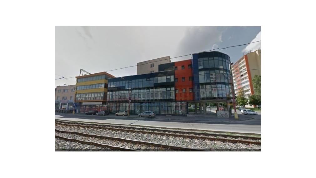 Obchodno-administratívny priestor s preskleným výkladom na Račiansku ulicu, 140m2