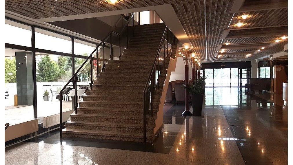 Kongresová sála, lobby, kuchyňa, jedáleň a príslušenstvo, ex Holiday Inn, 3.000m2