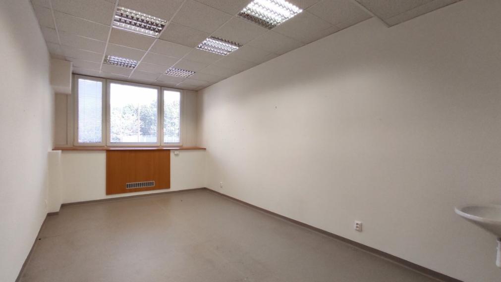 Priestory vhodné na fyzio, masáže, kliniku s parkovaním na Bajkalskej ulici, BAII, 394m2