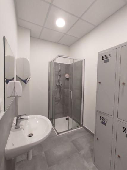 Priestory vhodné na fyzio, masáže, kliniku s parkovaním na Bajkalskej ulici, BAII, 394m2