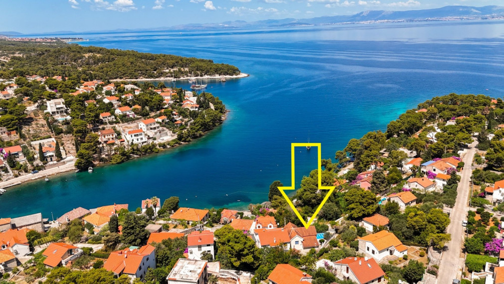 Priestranný dom s výhľadom na more, atraktívna lokalita, Splitska, ostrov Brač
