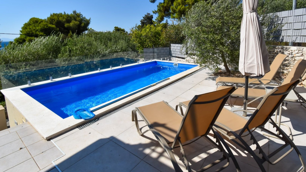 Priestranný dom s výhľadom na more, atraktívna lokalita, Splitska, ostrov Brač