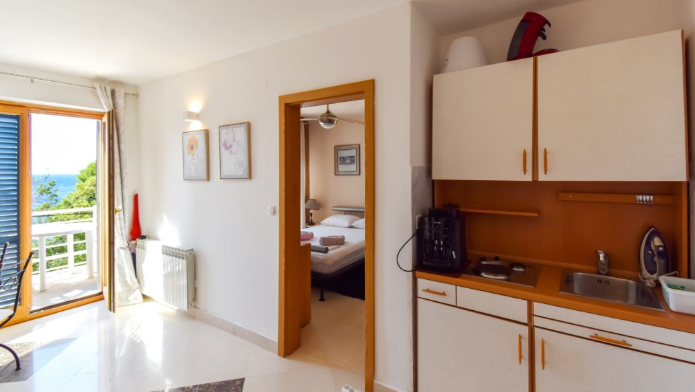 Priestranný dom s výhľadom na more, atraktívna lokalita, Splitska, ostrov Brač