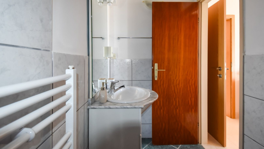 Priestranný dom s výhľadom na more, atraktívna lokalita, Splitska, ostrov Brač