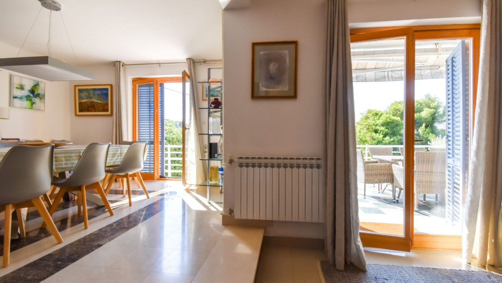 Priestranný dom s výhľadom na more, atraktívna lokalita, Splitska, ostrov Brač