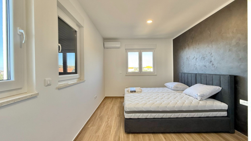 Moderný dom v pokojnom prostredí, Debeljak, Sukošan, 230 m², dom A