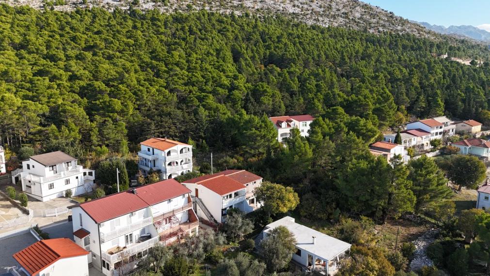 Dom s tromi apartmánmi v centre, Starigrad Paklenica