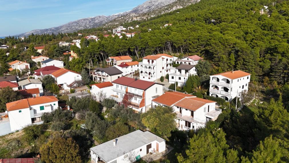 Dom s tromi apartmánmi v centre, Starigrad Paklenica