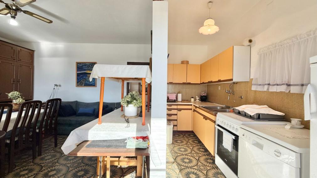 Dom s tromi apartmánmi v centre, Starigrad Paklenica