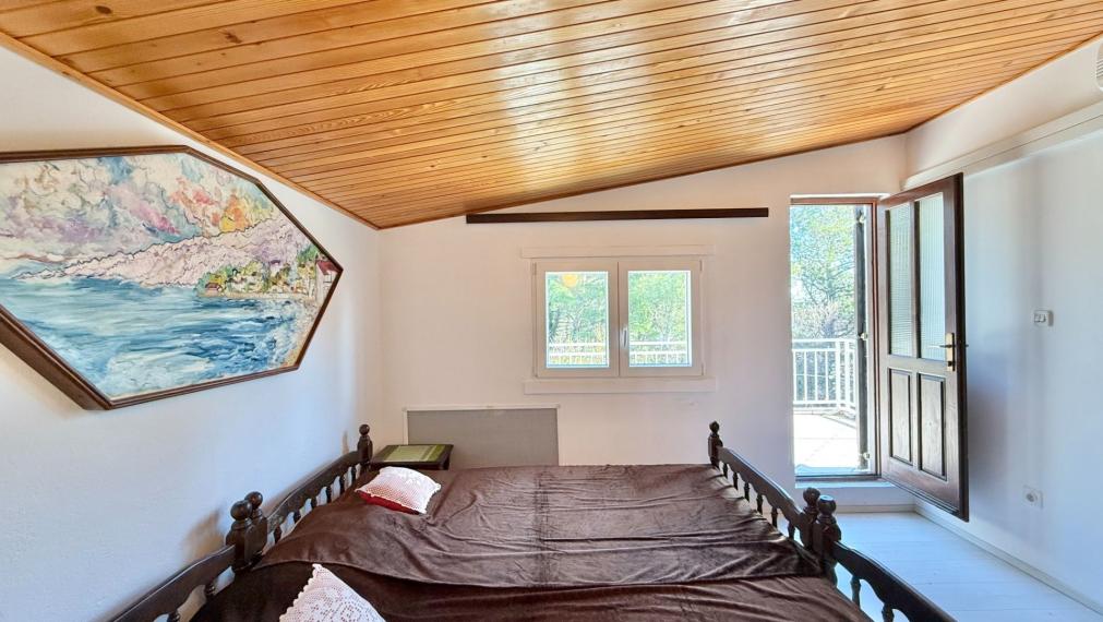 Dom s tromi apartmánmi v centre, Starigrad Paklenica