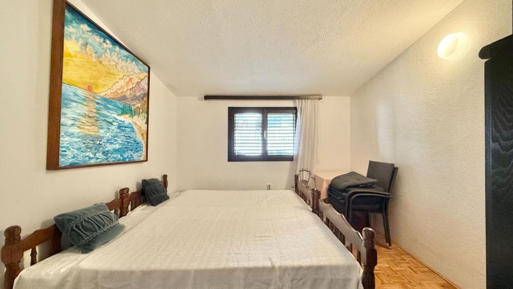 Dom s tromi apartmánmi v centre, Starigrad Paklenica