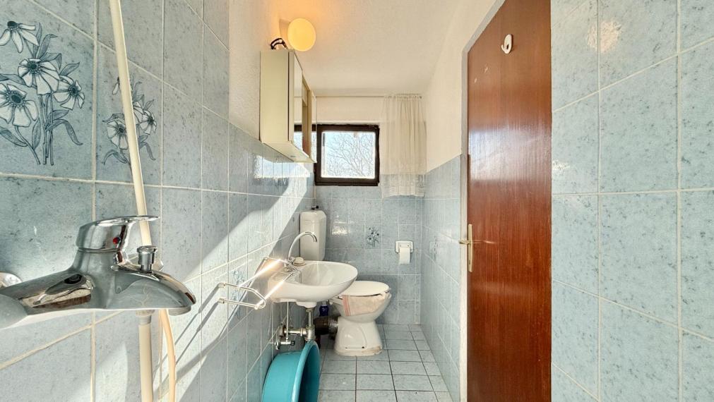 Dom s tromi apartmánmi v centre, Starigrad Paklenica